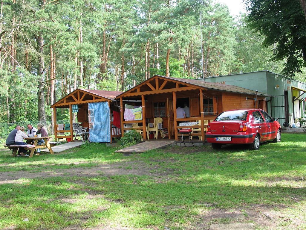 Hotel Osrodek Wypoczynkowy Jelonek à Wolsztyn Extérieur photo